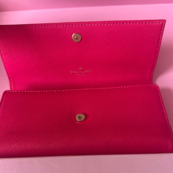 Kate Spade Pink Wallet Sleek Fold-Over Design (Inside plastic is stained) - Picture 3 of 8